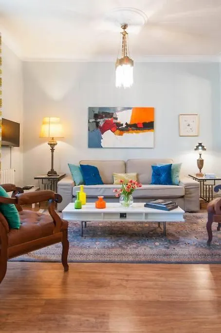 Explore City Center From An Elegant Urban Retreat バルセロナ スペイン